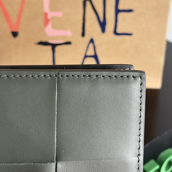 ボッテガヴェネタ財布コピー背面デザイン